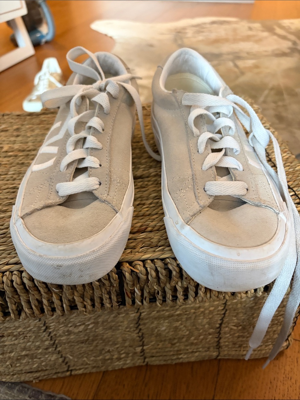 Low-Profile Women's Lace-Up Sneakers in Light Beige